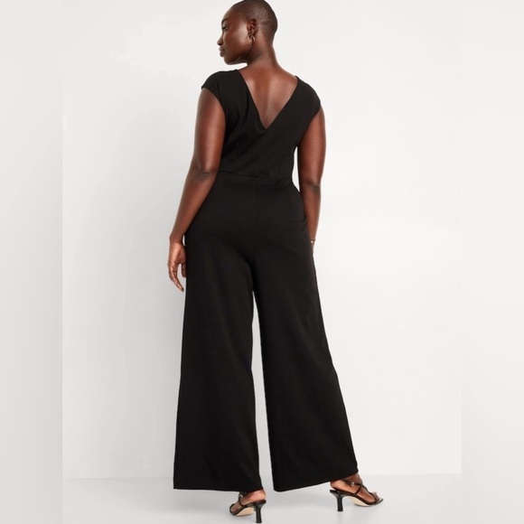 NWT! Old Navy Black Ponte-Knit Jumpsuit - Multiple Sizes 🤎 - Picture 6 of 13